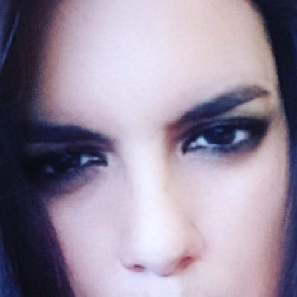 Profile Picture of Viviana Bernal (@viviana_cali) on Poshmark