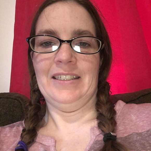 Profile Picture of Amanda Dronsfield (@dronsfielda) on Poshmark