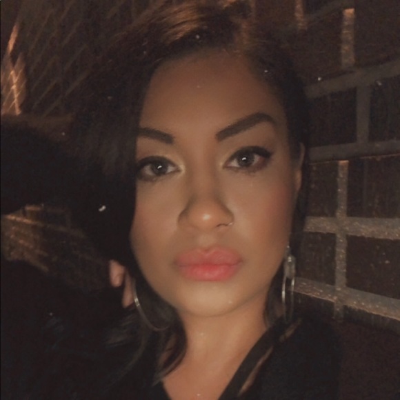 Profile Picture of Julieta Cruz (@orchidiajewl) on Poshmark