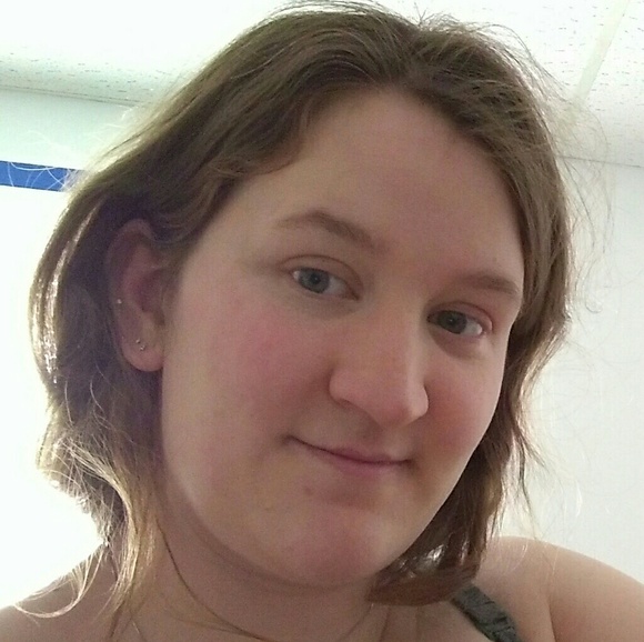 Profile Picture of Andrea Ramponi (@ramp0025) on Poshmark