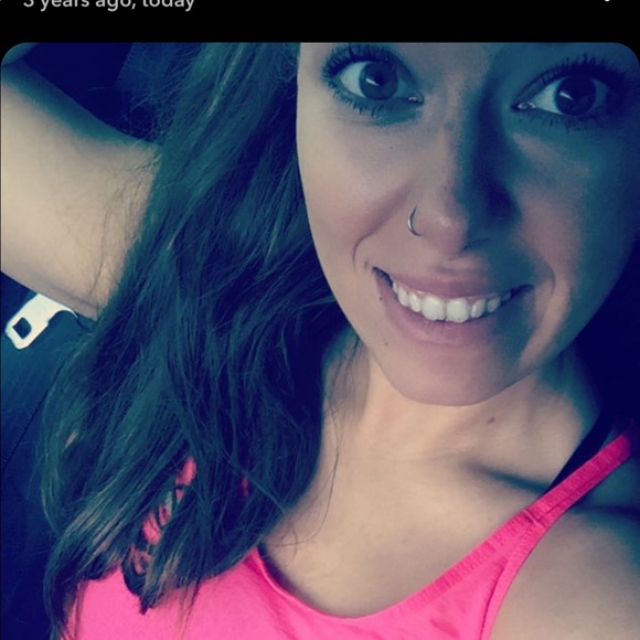 Profile Picture of Kristen Huffstetler (@krhuffst4244) on Poshmark