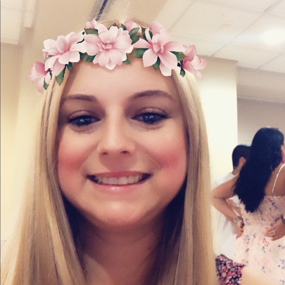 Profile Picture of Darlene Soler (@daoler13) on Poshmark