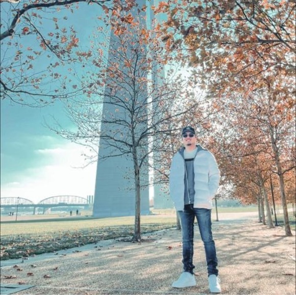 Profile Picture of Otsener renz Buisel (@obuisel) on Poshmark