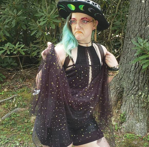 Profile Picture of Chris Ripper (@iwantsh0es) on Poshmark