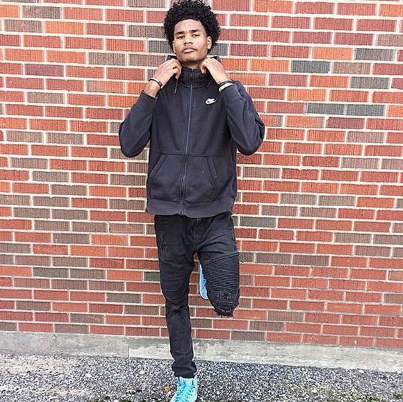 Profile Picture of Adrian Phillips (@adrianphilli934) on Poshmark