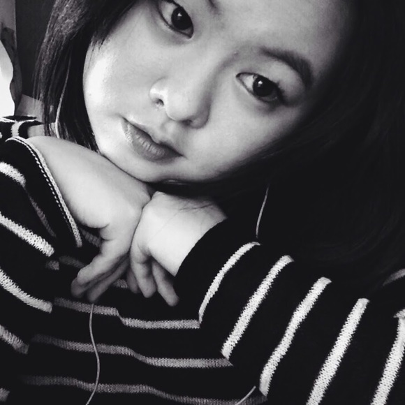 Profile Picture of Yoojung Chun (@byulbada96) on Poshmark