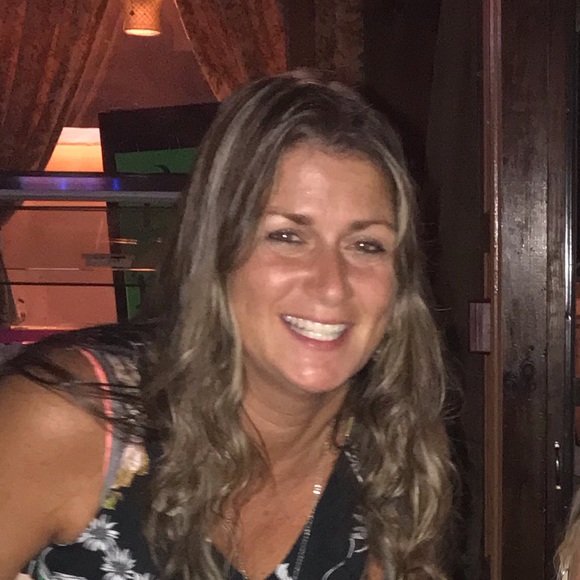 Profile Picture of Theanda Burgey (@theanda226) on Poshmark