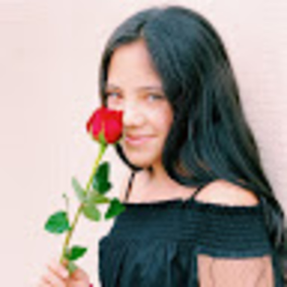 Profile Picture of Maria Padron (@maariaapadron) on Poshmark