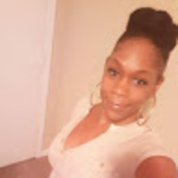 Profile Picture of Marketta Massey (@markettamassey) on Poshmark