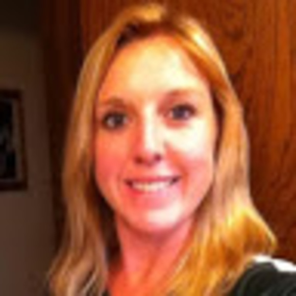 Profile Picture of Sally Unks (@sallybuddunks) on Poshmark