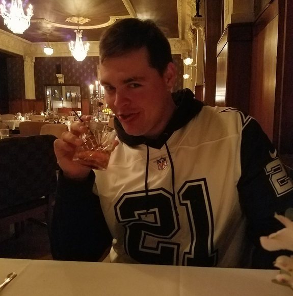 Profile Picture of Michael Kenyon (@michaelkenyo612) on Poshmark