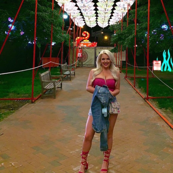 Meghan Hanly - Poshmark Profile Picture of Meghan Hanly (@meghanhanly) on Poshmark