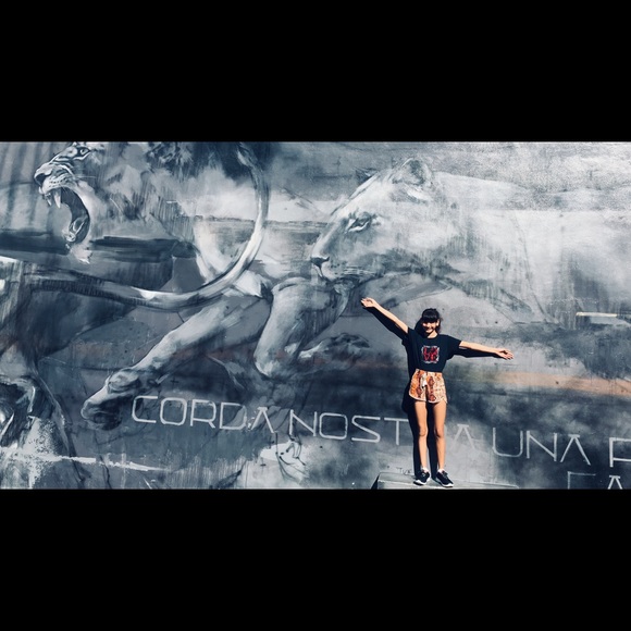 Profile Picture of Llehla Sambrick (@lehlasambrick) on Poshmark