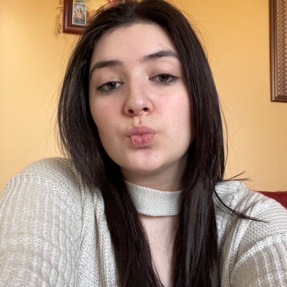 Profile Picture of Farah Hannoudi (@farah305) on Poshmark