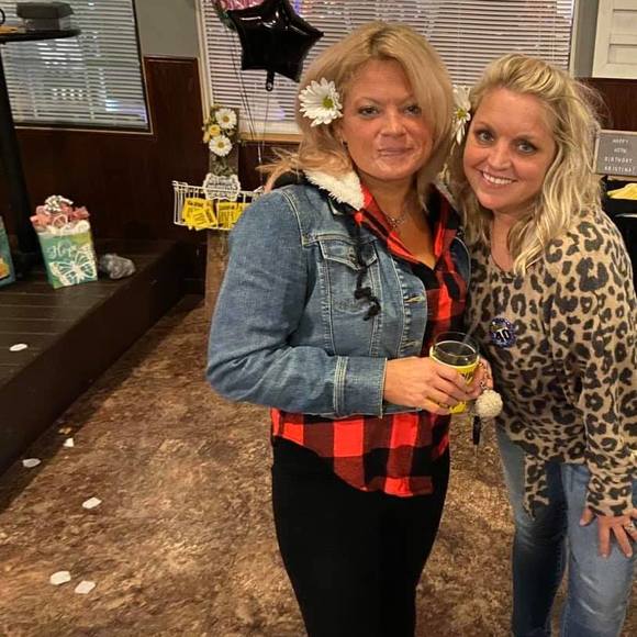 Emily Yowell - Poshmark Profile Picture of Emily Yowell (@phasionpassion) on Poshmark