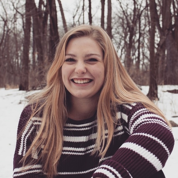 Profile Picture of Claire Staben (@clairestaben13) on Poshmark