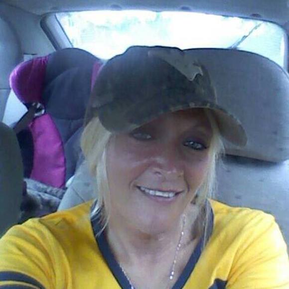 Profile Picture of Melissa Strong (@moose1976) on Poshmark