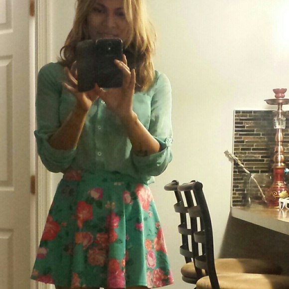 Profile Picture of June Dizon (@juicyjunsie) on Poshmark