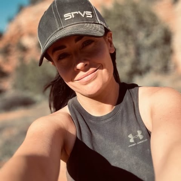 Profile Picture of Amy Nostrom (@amyd222) on Poshmark