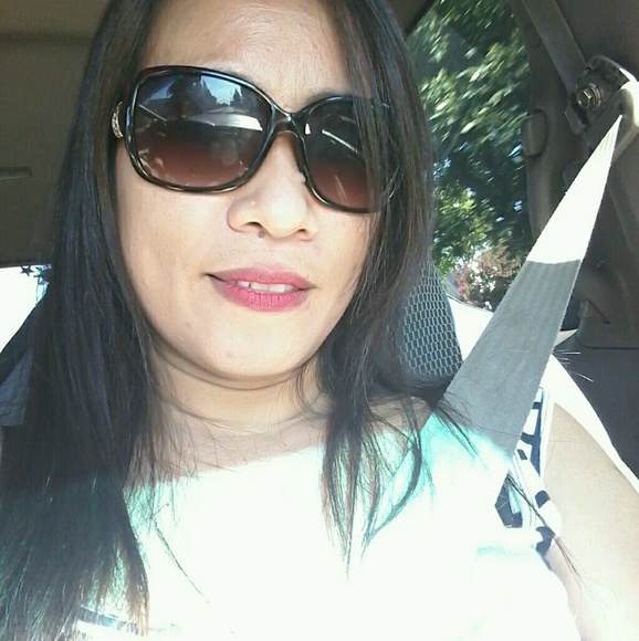 Profile Picture of Cristina Macato (@gmac1004) on Poshmark