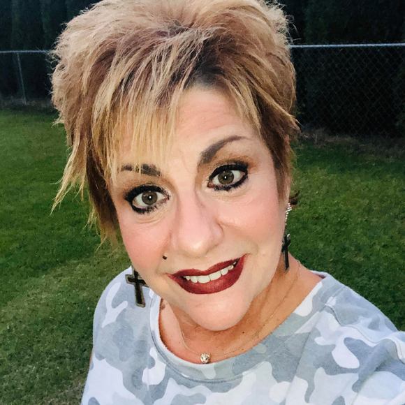 Profile Picture of Sherry Workman (@sherry_w27) on Poshmark