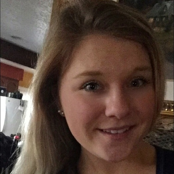 Profile Picture of Destiny Stevenson (@destinyturner24) on Poshmark