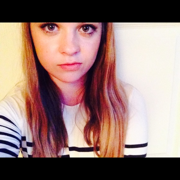 Profile Picture of Kendall Hickerson (@kendalllayne) on Poshmark
