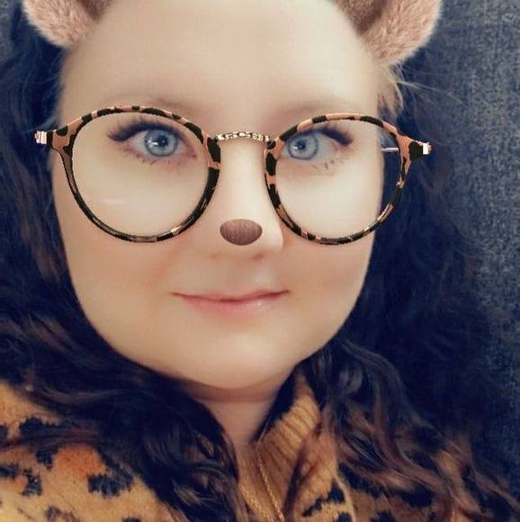 Profile Picture of Toneille Bubnick (@toneilleb) on Poshmark