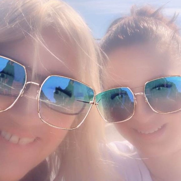 Profile Picture of Kaye Leatch (@hannibal414) on Poshmark