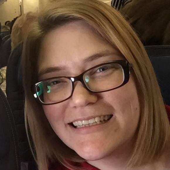 Profile Picture of Amanda Meredith (@ameredith83) on Poshmark