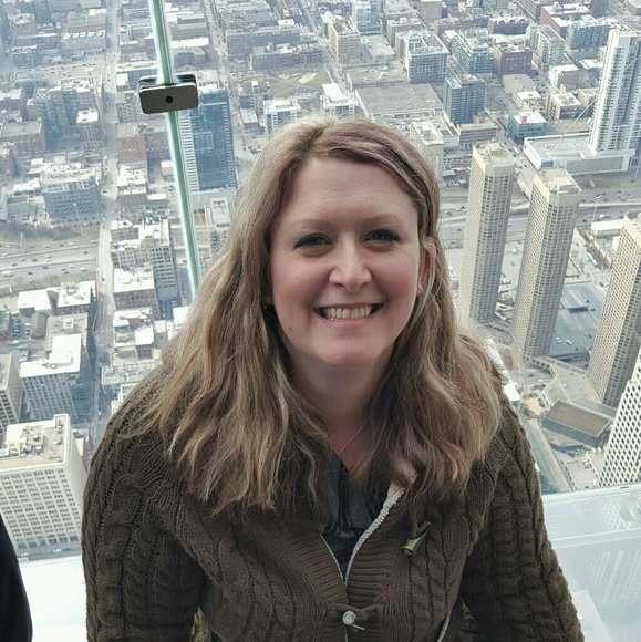 Profile Picture of Heather Hecht (@happyheather17) on Poshmark