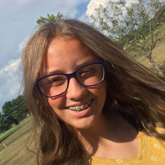 Profile Picture of Hannah Angle (@hannahangle485) on Poshmark
