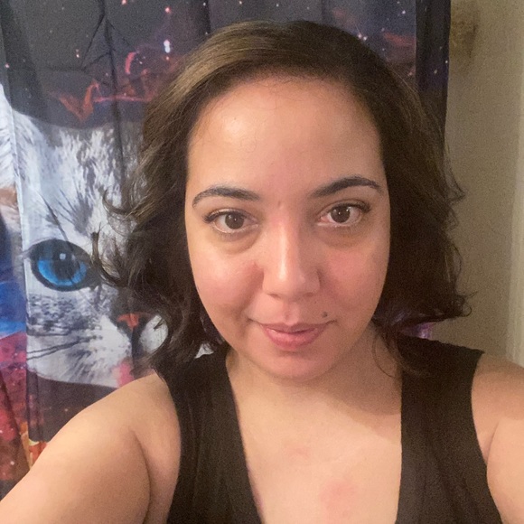 Profile Picture of Sarah Testa (@lil_testa) on Poshmark