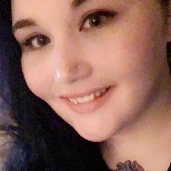 Profile Picture of Mary Seidel (@missmarymakeup) on Poshmark
