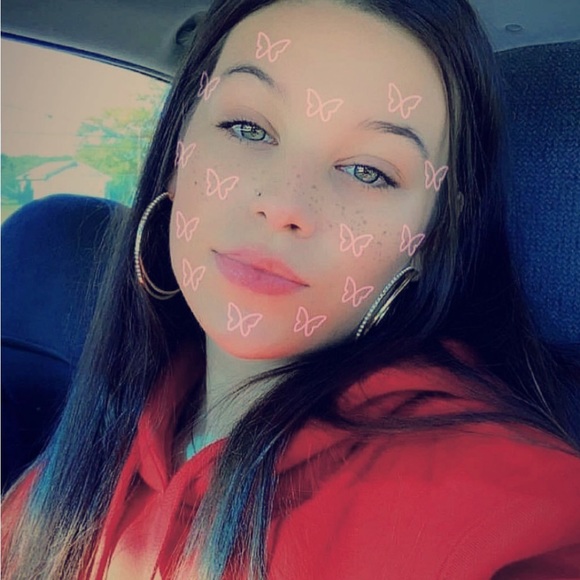 Profile Picture of Hailey Hagaman (@hailey_hagaman) on Poshmark