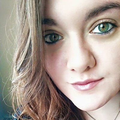 Profile Picture of Ashley (@Book_Reader_12) on Twitter