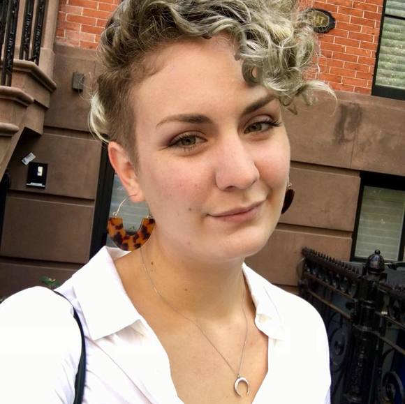 Profile Picture of Alexandra Borrelli (@reallyrelli) on Poshmark