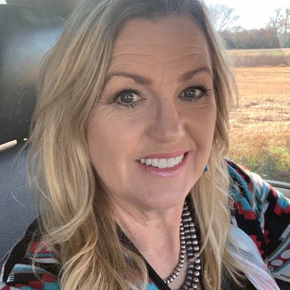 Profile Picture of Jo padgett Thomas (@thomas_jo) on Poshmark