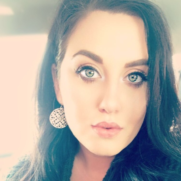 Profile Picture of Audrey Kimbley (@audrina524) on Poshmark