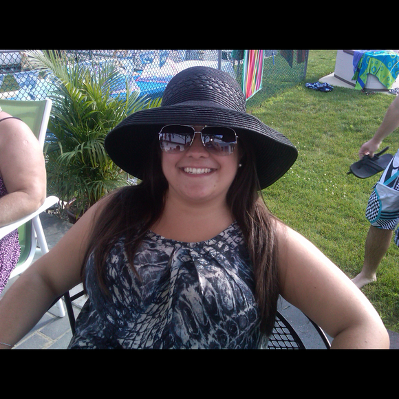 Profile Picture of Christie Manzella (@christieannx3) on Poshmark