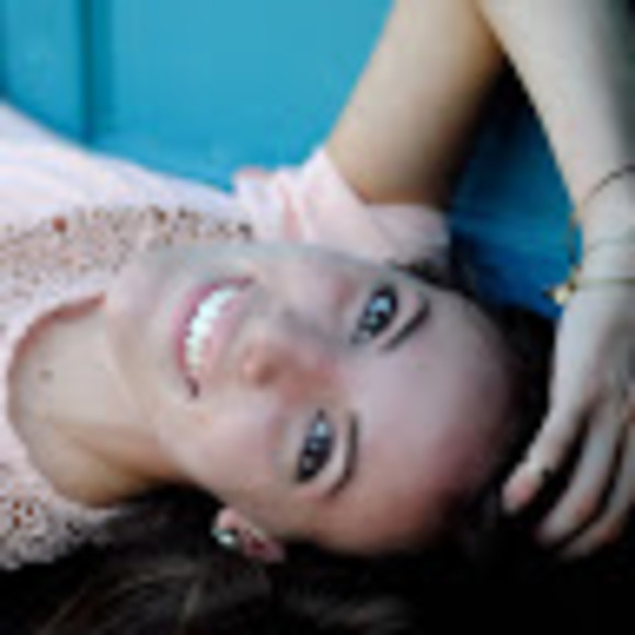 Profile Picture of Cristia Borror (@cristiab) on Poshmark