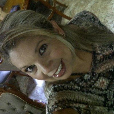 Profile Picture of Gloria Villegas (@gloriadvillegas) on Twitter