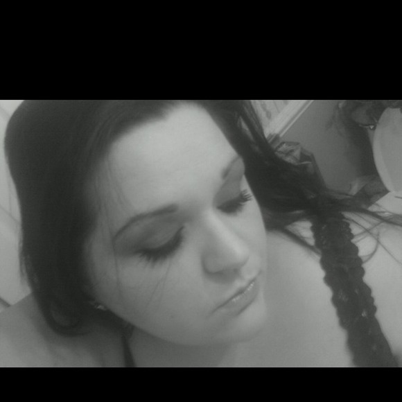 Profile Picture of Ashley Mcintire (@ashgcreekgirl) on Poshmark