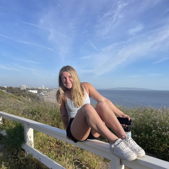 Ashley Kolessar - Poshmark Profile Picture of Ashley Kolessar (@ashleykolessar) on Poshmark