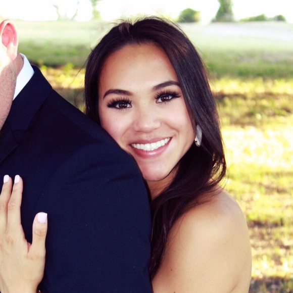 Profile Picture of Stephanie Trieu (@stephanie_trieu) on Poshmark