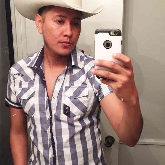 Profile Picture of Daniel LiÃ±an (@daniiel25) on Poshmark