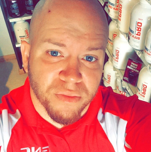 Josh Haltom - Poshmark Profile Picture of Josh Haltom (@jdhaltom) on Poshmark