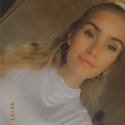 Profile Picture of Becky Burnett (@beckyburnett98) on Twitter