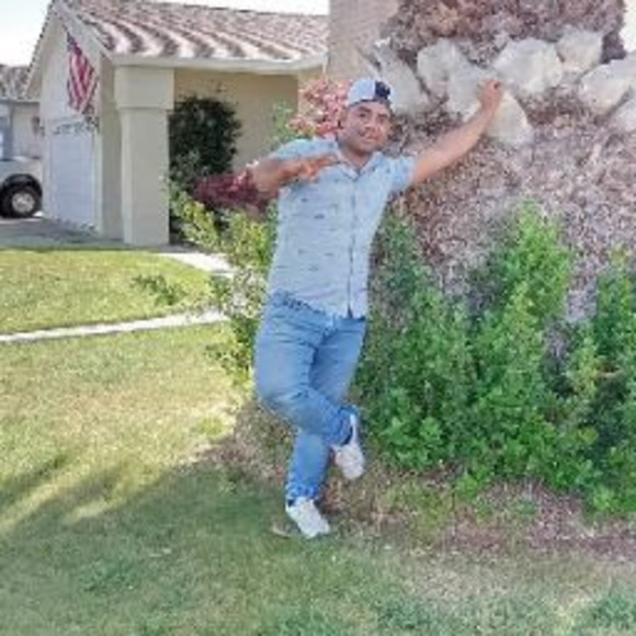 Profile Picture of Joel Fonseca (@fonsecajoel406) on Poshmark