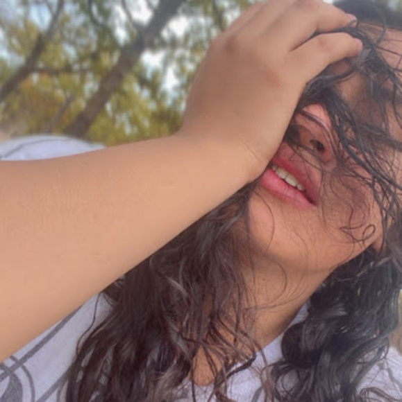 Profile Picture of Iris Guerra (@irisguerra222) on Poshmark